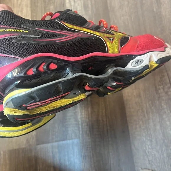 Mizuno Dynomotion Red & Yellow athletic Sneaker size 9.5 - Picture 11 of 13